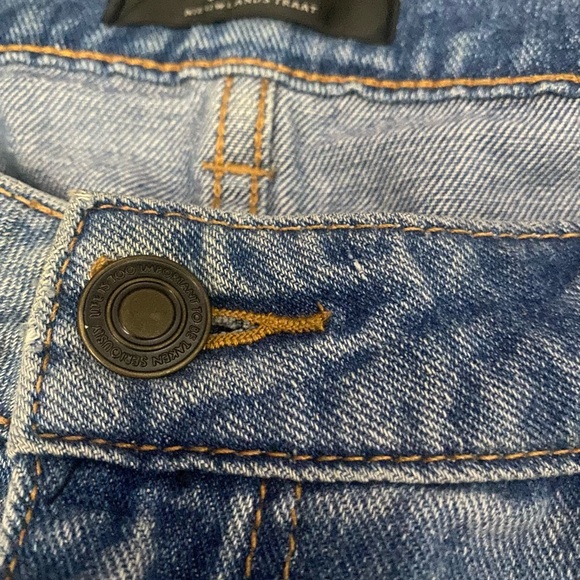 Neuw ripped jeans with distressed bottom - Picture 2 of 5